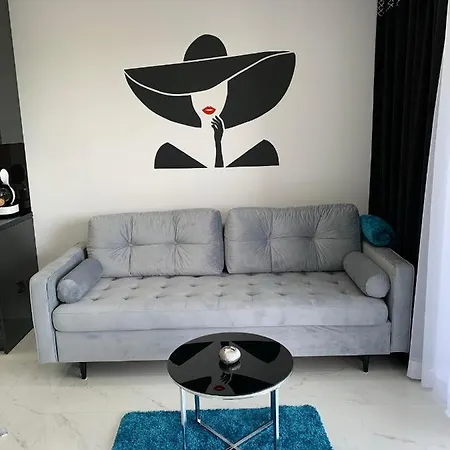 Luxury - 3 Lakes Apartment