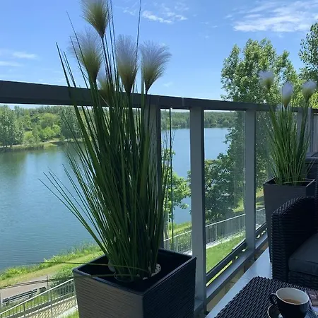 Luxury - 3 Lakes Apartment